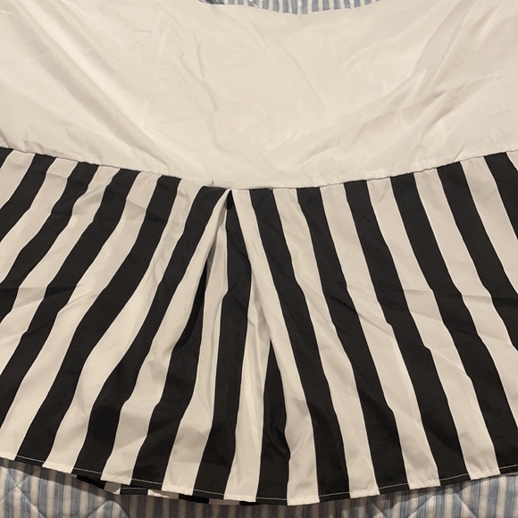 Sweet Jojo Crib Skirt - Picture 7 of 7